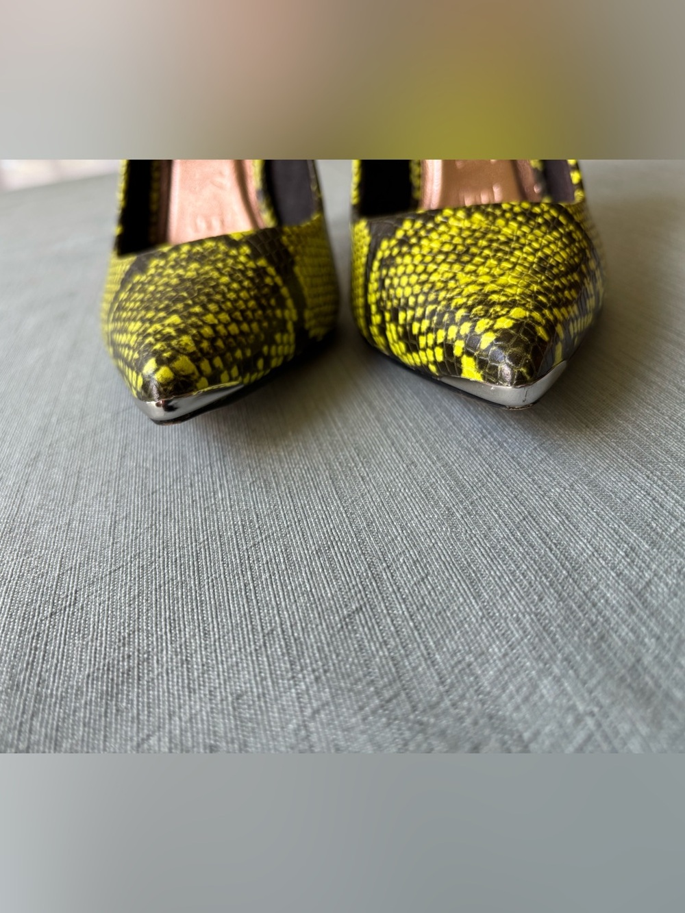 Ted Baker London Izbelos Snake Print Neon yellow black silver pumps 37 - Picture 5 of 10